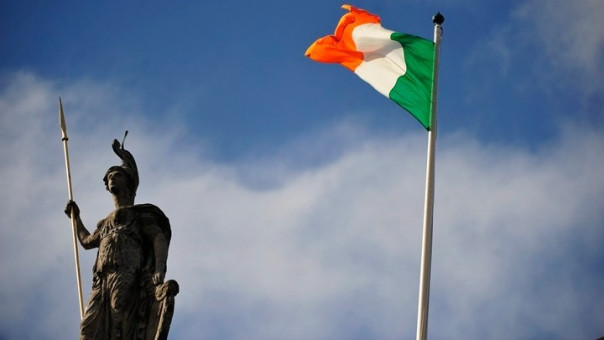 Κορωνοϊός: Η Ιρλανδία επιβάλλει το κλείσιμο μπαρ και εστιατορίων στις 8 το βράδυ