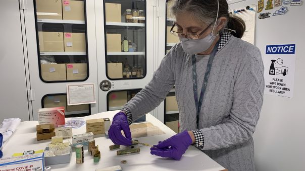 ΗΠΑ: Στο Μουσείο Smithsonian το πρώτο άδειο φιαλίδιο εμβολίου Pfizer/BioNTech