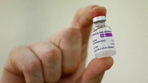Δανία: Δύο περιστατικά με θρομβώσεις και εγκεφαλική αιμορραγία μετά το εμβόλιο της AstraZeneca 