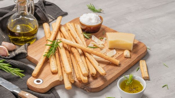 Εύκολη συνταγή για κριτσίνια με τυρί