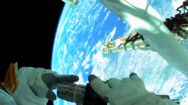 Διαστημικός περίπατος NASA: Εντυπωσιακά πλάνα με αστροναύτες εκτός του διαστημικού σταθμού (vids) 