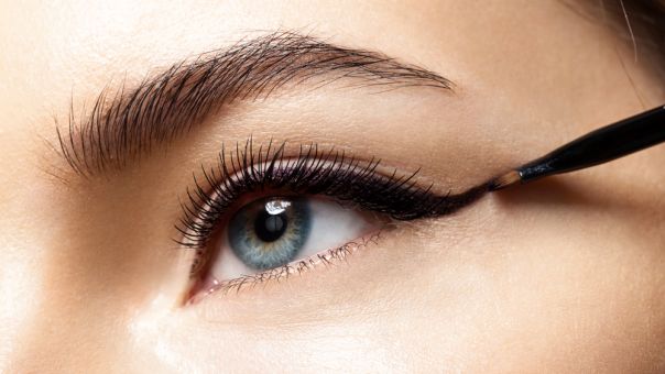 Eyeliner: Αυτές είναι οι ιδανικές αποχρώσεις βάσει του χρώματος των ματιών σου