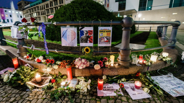 Γαλλία: Ύποπτη μια 18χρονη για τη δολοφονία του καθηγητή Πατί- Βρέθηκε φωτογραφία του σπίτι της 