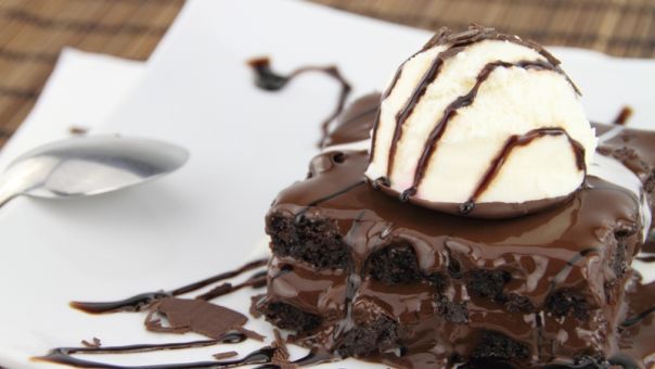 Brownies, Churros κι άλλες 2 συνταγές για τα απογεύματα που θες απεγνωσμένα ένα γλυκό