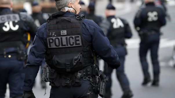 Γαλλία: Δυο συλλήψεις για τη ληστεία με το... πατίνι σε κοσμηματοπωλείο- Βρέθηκε μέρος της λείας