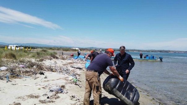 Θεσσαλονίκη: 400 πλαστικά βαρέλια και 15 τόνοι πλαστικά δίκτυα απομακρύνθηκαν από το βυθό