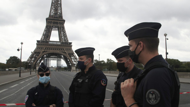 Σάλος στη Γαλλία: Εντοπίστηκαν 110.000 πλαστά υγειονομικά πιστοποιητικά