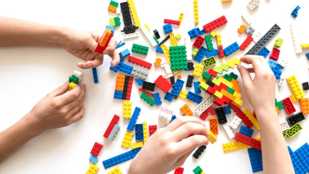 H Lego κατασκεύασε τα πρώτα τουβλάκια από πλαστικά μπουκάλια