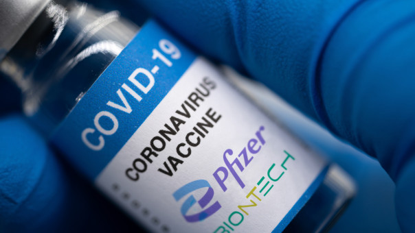  Pfizer: Διπλασιασμός εσόδων στα 81 δισ. δολάρια το 2021 χάρη στο εμβόλιο για τον κορωνοϊό 