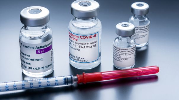 Ποιες φαρμακευτικές εταιρείες είναι οι μεγάλοι κερδισμένοι των εμβολίων του κορωνοϊού