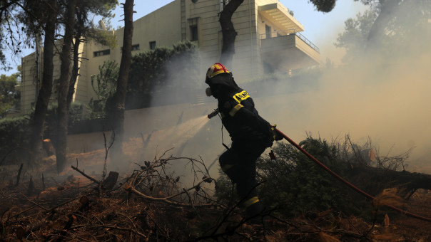 Αττική: Περίπου 77 οι επιχειρήσεις που επλήγησαν από την μεγάλη πυρκαγιά στη Βαρυμπόμπη