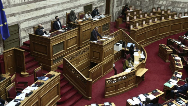Βουλή: Ψηφίστηκε το νομοσχέδιο για τη διαχείριση των απορριμμάτων