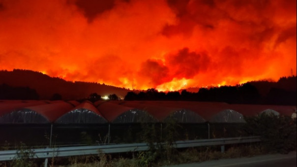 Πυρκαγιά: Εκκενώνεται το Κέντρο Υγείας στο Μαντούδι Εύβοιας