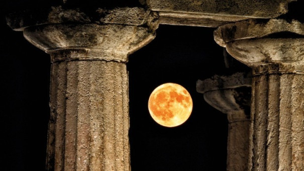 Πανσέληνος Αυγούστου: Οι μύθοι της Σελήνης- Υπάρχει έξαρση «τρέλας»;- Οι οπτικές απάτες