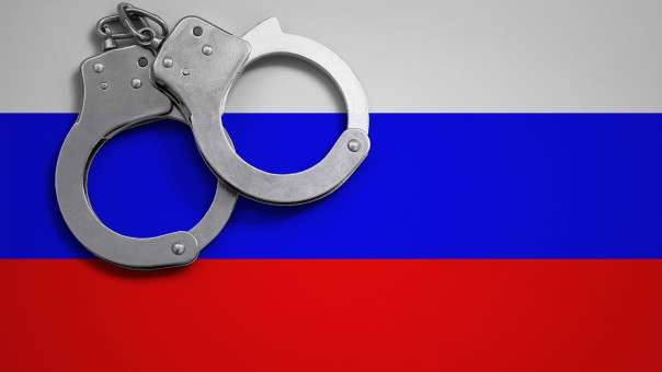 Εδώ είναι Ρωσία: Δύο χρόνια… φυλακή σε φαρσέρ που έκανε ότι είχε κορωνοϊό (φωτό) 