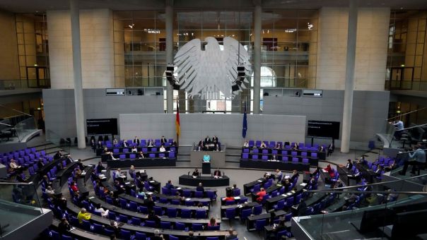 Πόσα χρήματα κερδίζουν οι βουλευτές στη Γερμανία;