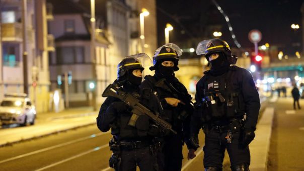 Γαλλία: Συνελήφθησαν δύο ύποπτοι που σχεδίαζαν επιθέσεις την περίοδο των Χριστουγέννων