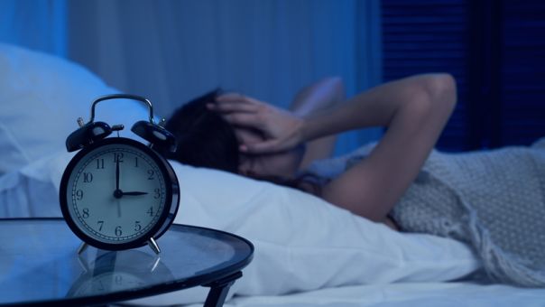 Τι να κάνεις με την αυτοκαταστροφική συνήθεια να αναβάλλεις συνεχώς την ώρα που θα πας για ύπνο