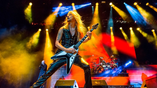 Από θαύμα σώθηκε ο κιθαρίστας των Judas Priest- Παραλίγο να πεθάνει την ώρα που έπαιζε το Painkiller