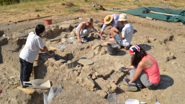Αχαΐα - μυκηναϊκή νεκρόπολη: Ανακαλύφθηκαν πολύτιμα σύνολα κτερισμάτων και χάλκινα ξίφη (φωτό)