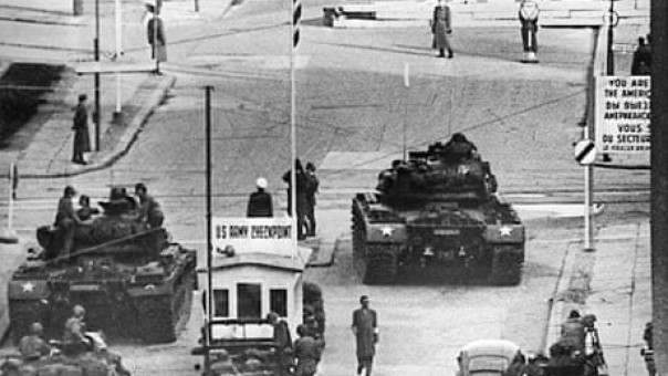 Βερολίνο 1961: Όταν τα τανκς βρέθηκαν αντιμέτωπα - Το «θερμό» επεισόδιο του Ψυχρού Πολέμου
