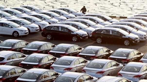Οι Ευρωπαίοι κατασκευαστές αυτοκινήτων μείωσαν τις εκπομπές CO2 κατά σχεδόν 49% από το 2005