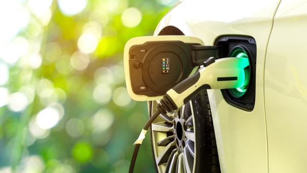Στην τεχνολογία των 800 volt οδεύουν τα ηλεκτρικά οχήματα, μειώνοντας αισθητά τον χρόνο φόρτισης 