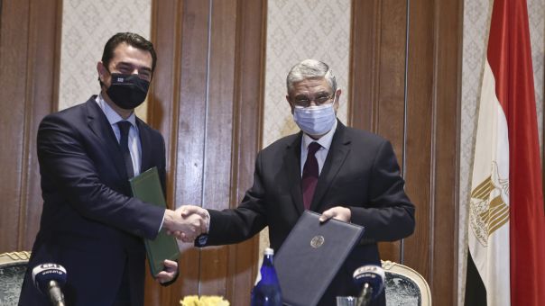 Συμφωνία -«ορόσημο»: Υπεγράφη το μνημόνιο για την ηλεκτρική διασύνδεση Ελλάδας-Αιγύπτου	
