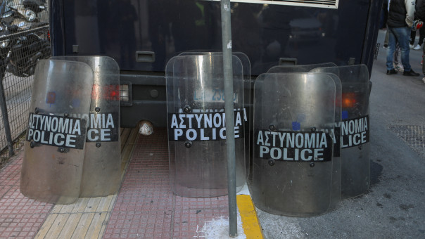 Θεσσαλονίκη: 35 προσαγωγές και 5 συλλήψεις για τα επεισόδια μετά την πορεία για τον Γρηγορόπουλο	