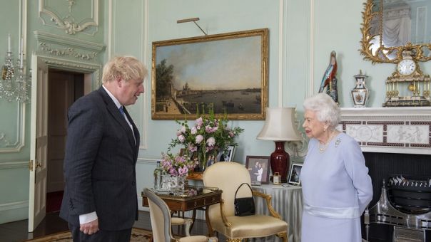 «Βράχος της Βρετανίας η Ελισάβετ»: Ο Τζόνσον θα τιμήσει σήμερα τα 70 χρόνια της Βασίλισσας στον θρόνο	