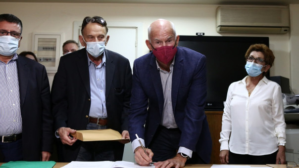 ΚΙΝΑΛ: Οριστικά 6 οι υποψήφιοι για την ηγεσία– 20.000 υπογραφές κατέθεσαν Παπανδρέου - Ανδρουλάκης