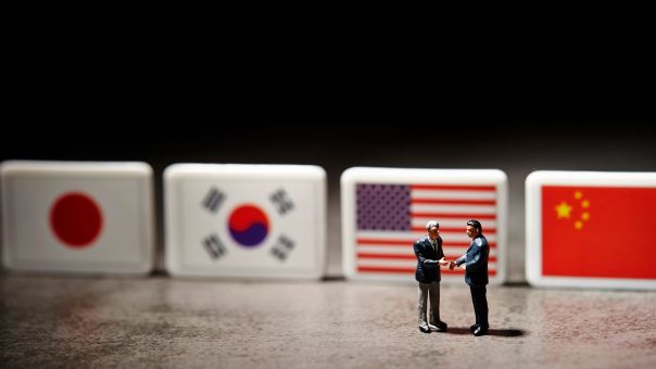 ΗΠΑ-Ν. Κορέα-Ιαπωνία: Γιατί συναντώνται κεκλεισμένων των θυρών οι διευθυντές υπηρεσιών πληροφοριών