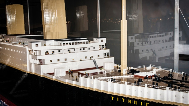 LEGΟ: Κυκλοφορεί εντυπωσιακό μοντέλο με 9.090 τουβλάκια για τον Τιτανικό - Το κόστος του (pics-vid)