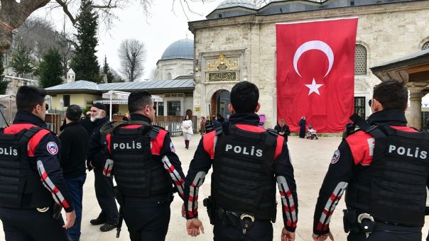 Άνδρας απειλούσε πως θα ανατιναχθεί έξω από αστυνομικό τμήμα στην Τουρκία- Εξουδετερώθηκε από τους φρουρούς	