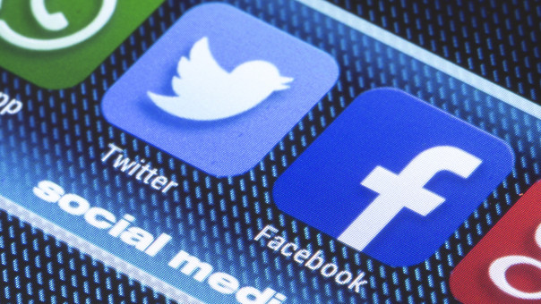 «Μεγάλο κρασάρισμα»: Το Twitter κοροϊδεύει το Facebook- Απάντησαν Instagram - WhatApp! (pics)   