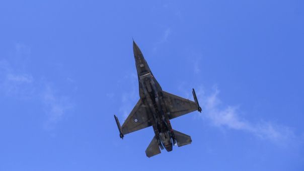 Θεσσαλονίκη: «Έσκισε» τον ουρανό το μαχητικό ΖΕΥΣ στη δοκιμαστική πτήση (pics,vid)