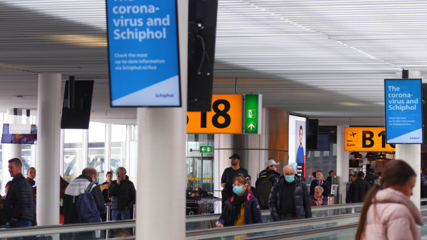 Συναγερμός στην Ολλανδία: 61 επιβάτες από Ν. Αφρική θετικοί σε κορωνοϊό- Εξετάζεται αν είναι η Όμικρον