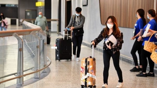 Όμικρον: Δυο ταξιδιώτες που διαγνώστηκαν στην Αυστραλία πέρασαν από τη Σιγκαπούρη
