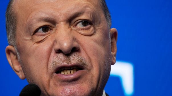 Ερντογάν: Αν έχετε αποταμιεύσεις σε ξένο νόμισμα κάντε τες τουρκικές λίρες