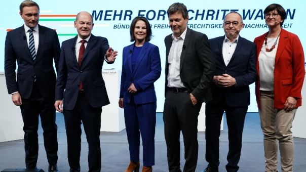 Γερμανία: Νέα ΥΠΕΞ η συμπρόεδρος των Πρασίνων Αναλένα Μπέρμποκ 