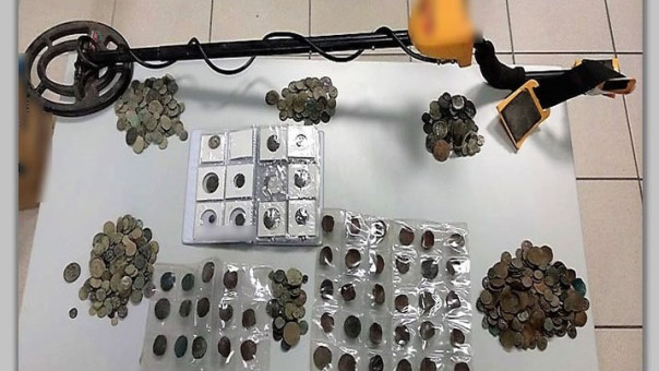 Δύο συλλήψεις στα Φάρσαλα - Κατασχέθηκαν όπλα και αρχαία νομίσματα