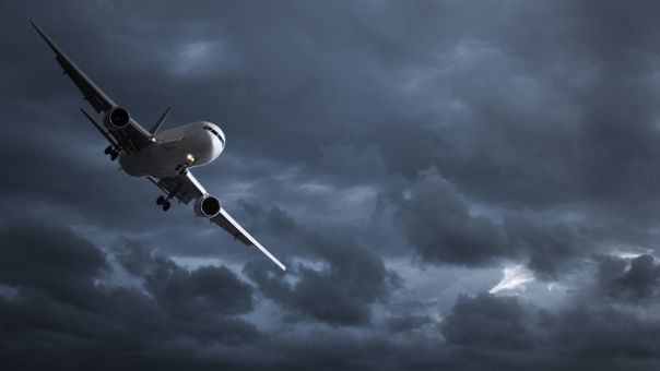Χαμός σε πτήση για Λονδίνο-Επιβάτιδα έβγαλε την μάσκα της και το αεροπλάνο γύρισε πίσω