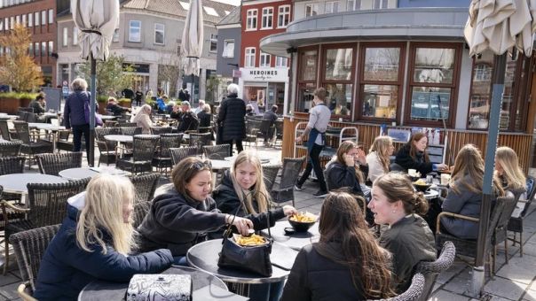 Κορωνοϊός - Δανία: Κλείσιμο σχολείων, τηλεργασία και περιορισμός της νυχτερινής ζωής