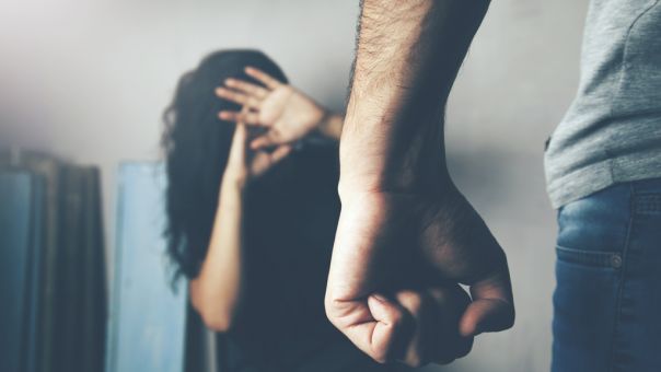 Συνελήφθη σύζυγος νταής- Το θύμα ειδοποίησε την αστυνομία με SMS  