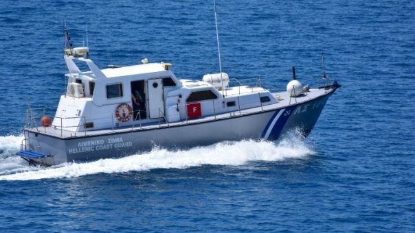 Σώος εντοπίστηκε ένας άνδρας στη θαλάσσια περιοχή νότια της Φολέγανδρου μετά τη βύθιση σκάφους με μετανάστες 