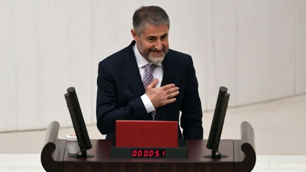 «Θύελλα» στην Τουρκία για τον υπουργό Οικονομικών του Ερντογάν - Γιατί τον λένε «κομήτη Νεμπατί»