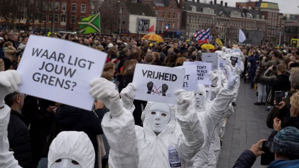 Ολλανδία: Συλλήψεις και τραυματισμοί αστυνομικών σε διαδήλωση κατά του λοκντάουν     