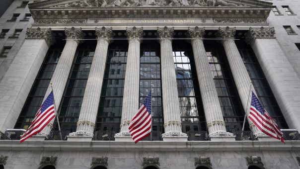 Wall Street: Κλείσιμο με άνοδο και για τους τρεις δείκτες