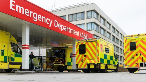SOS από τα νοσοκομεία της Αγγλίας: Φόβοι ότι δε θα μπορούν να εξυπηρετήσουν τους ασθενείς 