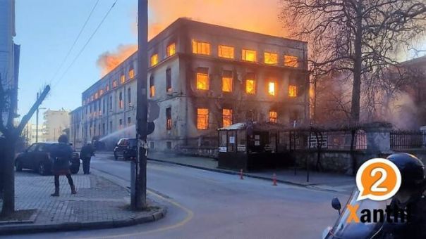 Μεγάλη φωτιά σε καπναποθήκη στην Ξάνθη - Σκεπάστηκε όλη η πόλη με καπνό (pics,vid)